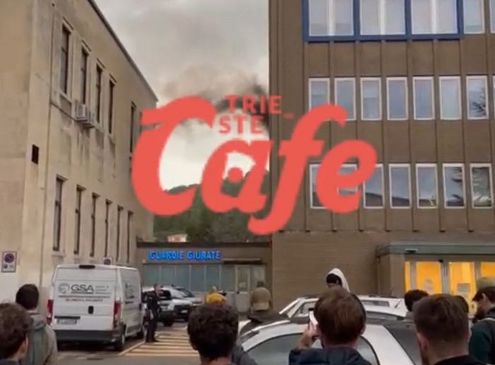 Incendio all'università di Trieste - edificio economia  (FOTO - VIDEO) 