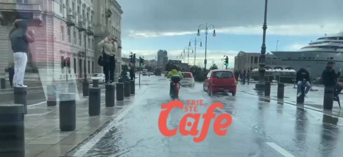 Pioggia continua ed incessante e acqua alta, Rive a Trieste allagate (VIDEO) 