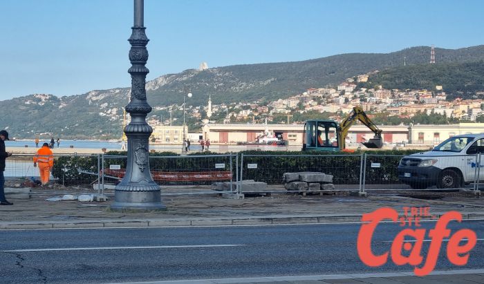 Al via la realizzazione della pista ciclabile nei pressi della Scala reale (davanti piazza Unità) 