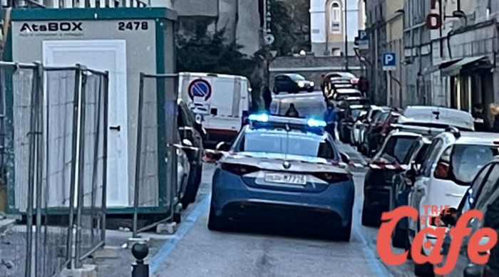 Paura in via San Maurizio, accoltellamento in pieno giorno