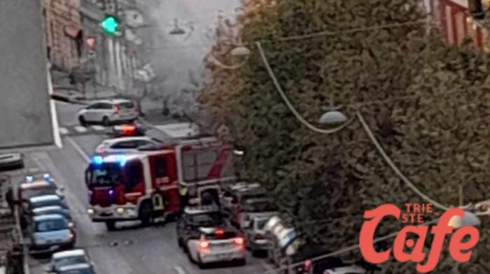 Incendio in via Dell'Istria, vigili del fuoco sul posto 