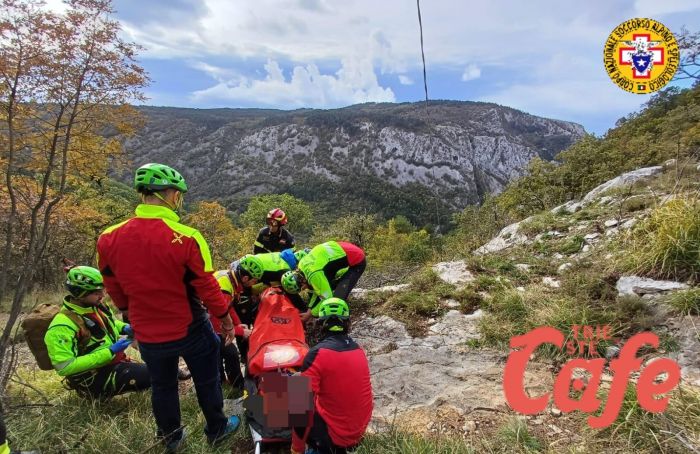 Va in gita a Draga Sant'Elia e si frattura una caviglia: sul posto in 7 del soccorso alpino per assisterla