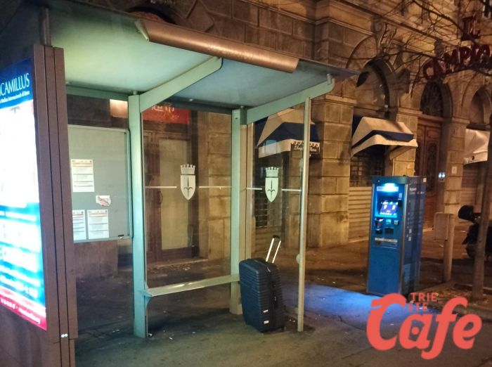 Borsa sospetta nella notte in via Battisti, intervento di guardia giurata e polizia 