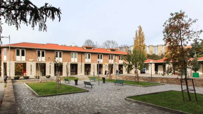 Paura a Borgo San Sergio, anziano minacciato da una donna per soldi, ma nessuno lo aiuta