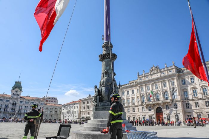 2 giugno, questa mattina in piazza Unità alzabandiera per la 78° festa della Repubblica (VIDEO)