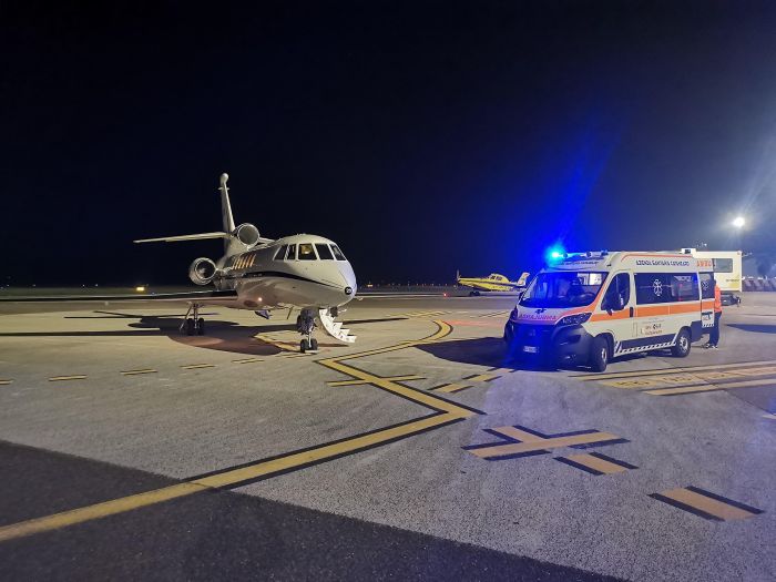 Neonato in pericolo di vita in Italia: missione d'urgenza dell'Aeronautica Militare nella notte