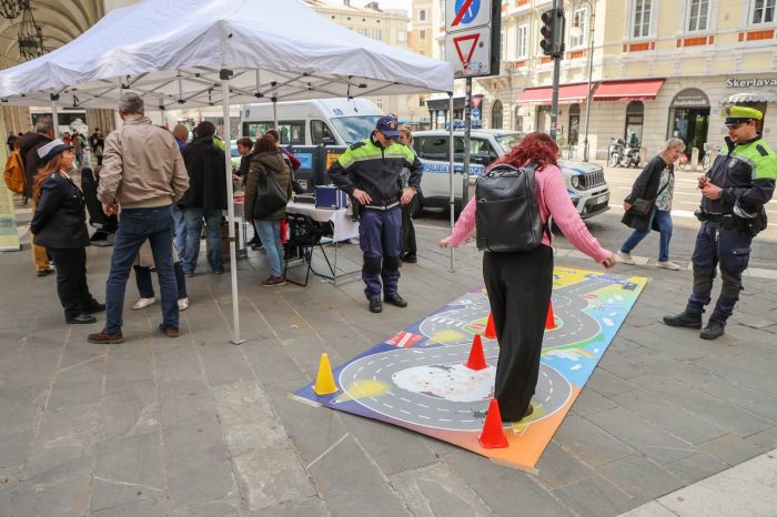Prevenzione alcologica, stand in Largo Bonifacio con prove pratiche tra etilometro e percorso simulato