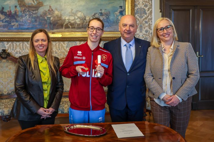 Premiata in Municipio la nuotatrice paralimpica Giorgia Marchi (VIDEO)