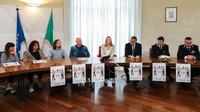 Sicurezza a suon di risate: al Teatro Bobbio va in scena la "Truffa Academy"