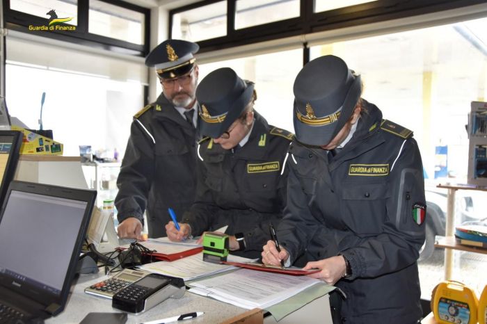 Fvg, fiera del radioamatore: sequestrati 80 articoli senza marchio “Ce” e  16 mancate certificazioni dei corrispettivi