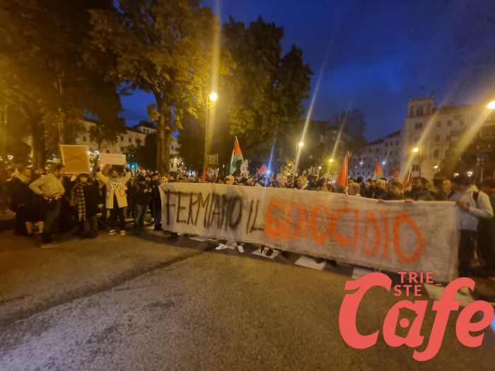 Sabato pomeriggio in piazza Goldoni presidio per la Palestina, presente anche il Coordinamento NO Green Pass e oltre 
