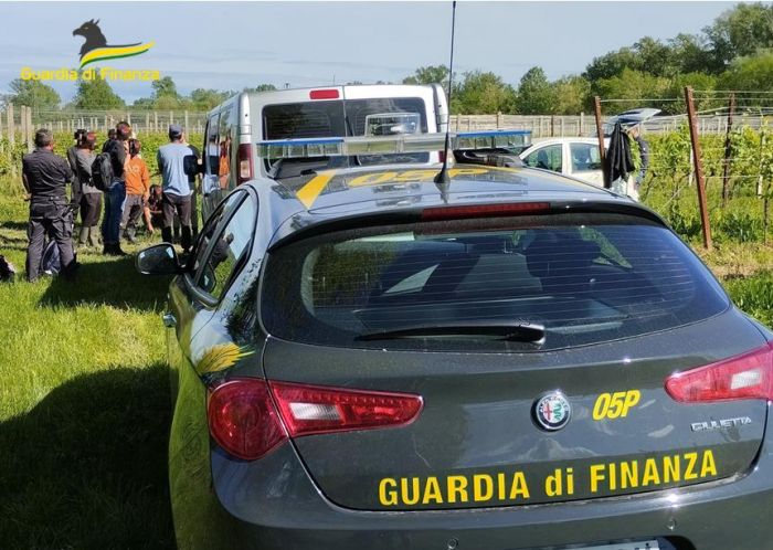 Fvg, percepivano reddito di cittadinanza e integravano con redditizio lavoro in nero: tris di furbi 