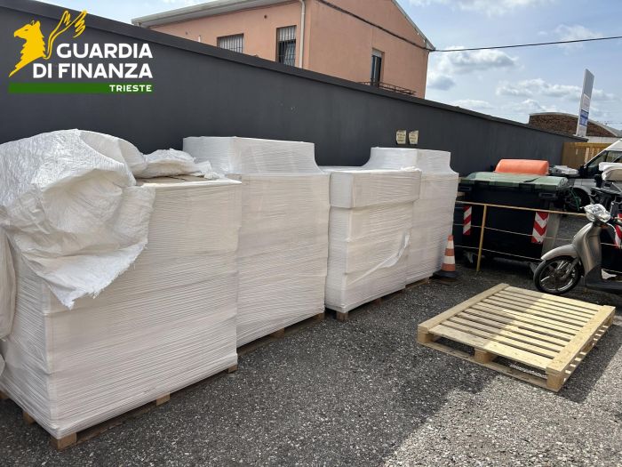 Sequestrati 480.000 imballaggi contraffatti per sigarette a Trieste: valore stimato 2,5 milioni di euro