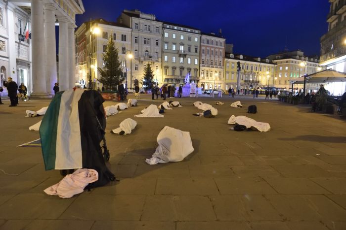 "Dopo più di un mese di conflitto, siamo arrivati a quasi 12000 morti" manifestazione USB in piazza della Borsa