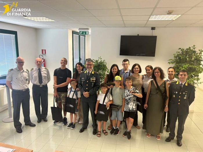 Fvg, bambini con autismo “finanzieri per un giorno”: emozioni e sorrisi alla Guardia di Finanza
