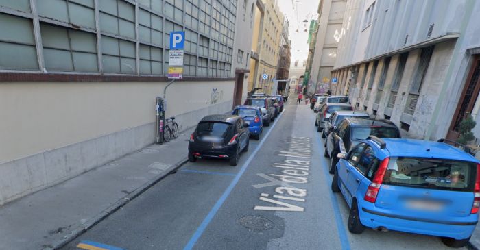 Via Maiolica, copia di iracheni scassina parchimetro: provvidenziale intervento della polizia!