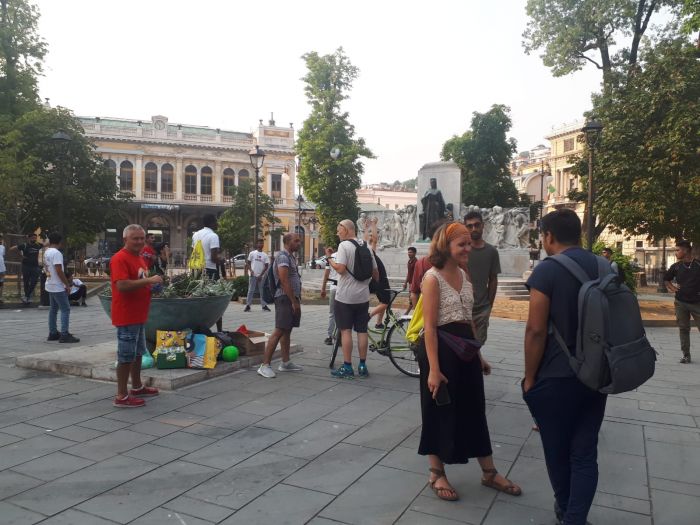 In 15 accoltellano 4 ragazzi sul Molo Audace, migranti: "Trieste è sicura!!"
