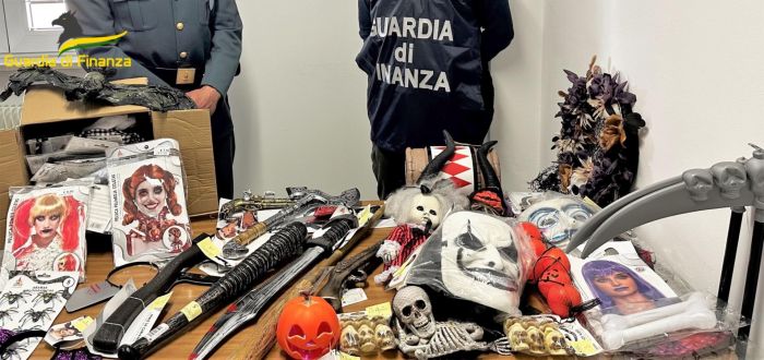 Halloween da brivido: sequestrati 500 giocattoli pericolosi per i bambini in Fvg