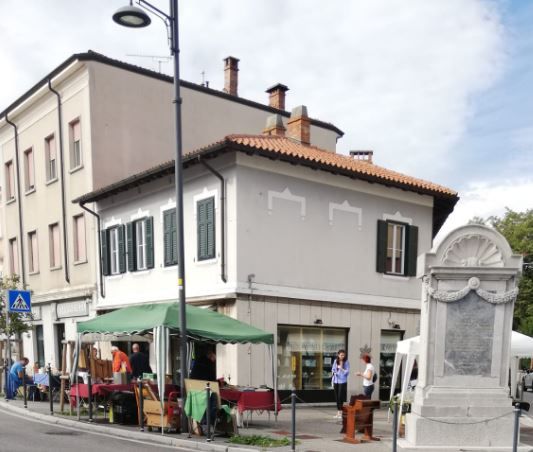 "Un pozzo di occasioni", giovedì a Opicina torna il mercatino di "Cose di vecchie case" 