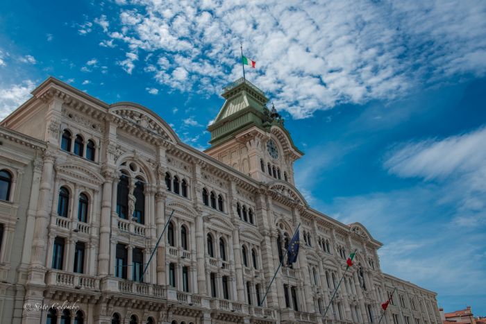 Una triestina propone un flash mob di baci in piazza Unità per celebrare San Valentino senza limiti