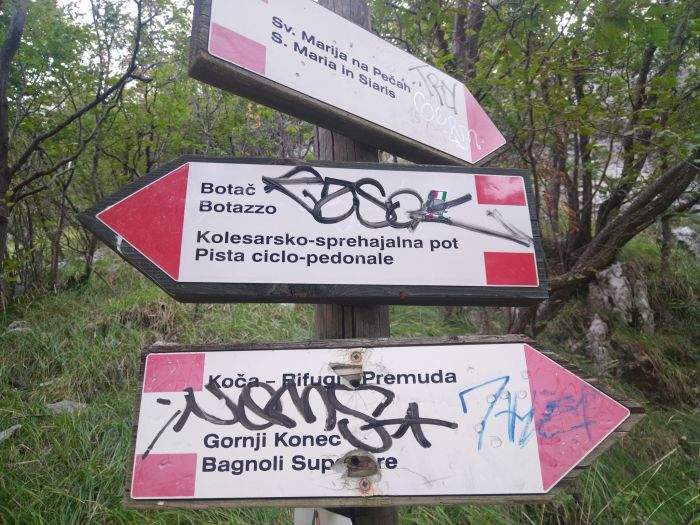 Vandalizzate in Carso indicazioni segnaletiche 