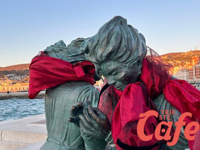 Giornata contro la violenza sulle donne, Anche le Mule de Trieste manifestano con fazzoletto rosso al collo