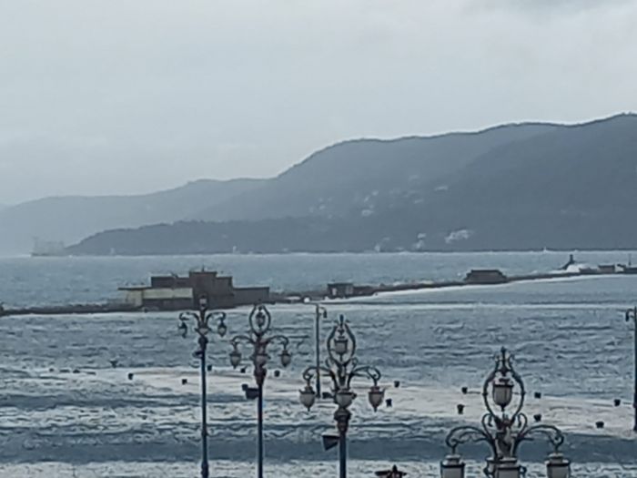 Anche questa mattina acqua alta, Molo Audace sommerso dall'alta marea 