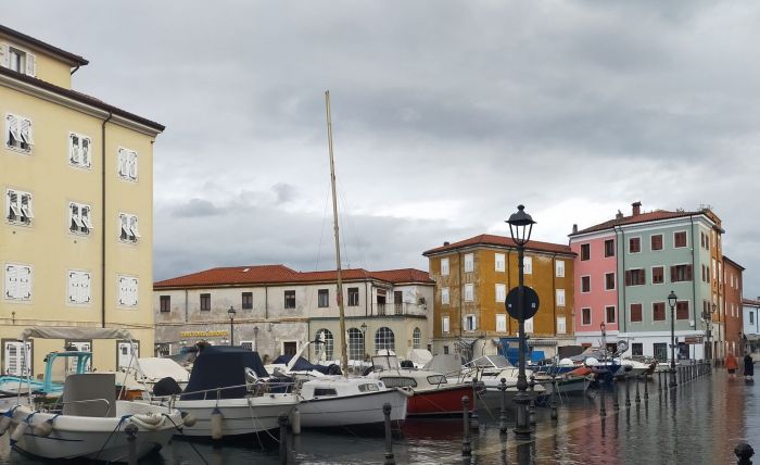 Alta marea, a Muggia torna a salire il livello dell'acqua