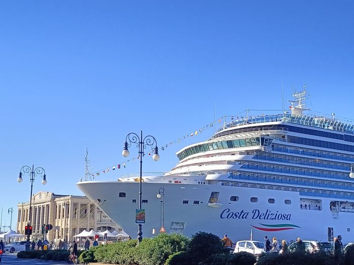 Trieste città delle crociere, 2024 Costa Deliziosa parte da Trieste per il giro del mondo.