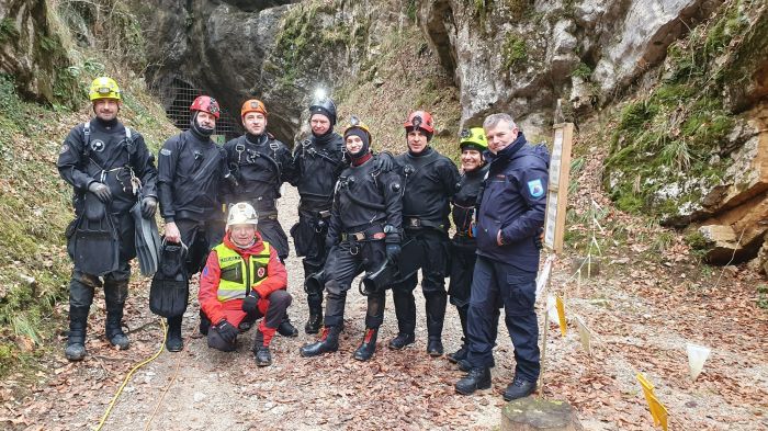 Slovenia: portate in salvo le persone intrappolate in una grotta a causa del maltempo
