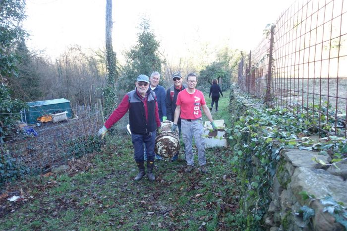 SOS Carso, domenica si lavoro:; pulita la zona dello Stagno di Contovello e  grotta n° 4951