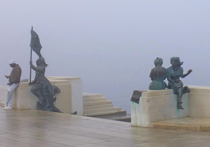 Trieste avvolta dalla nebbia
