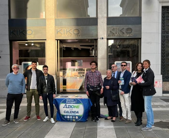  Banchetto di Azione in via Dante per la "Festa dell'Europa" (VIDEO)