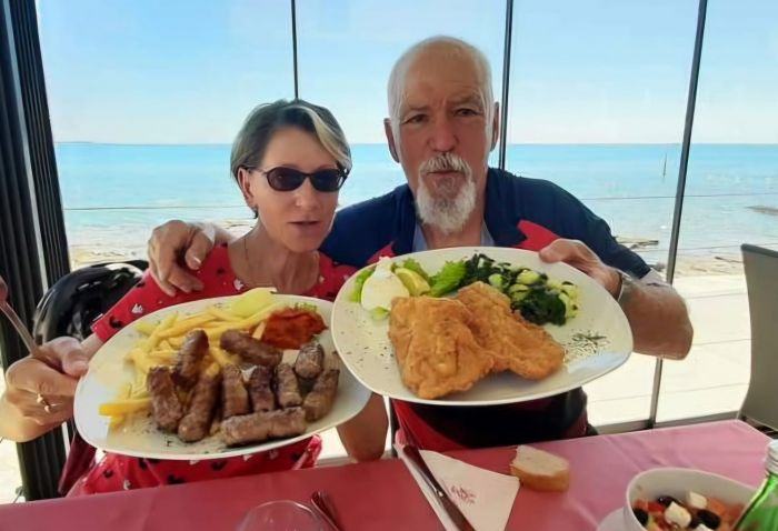 Seba e Lilly in bici al caffè, quando un saluto diventa leggenda per una lettrice