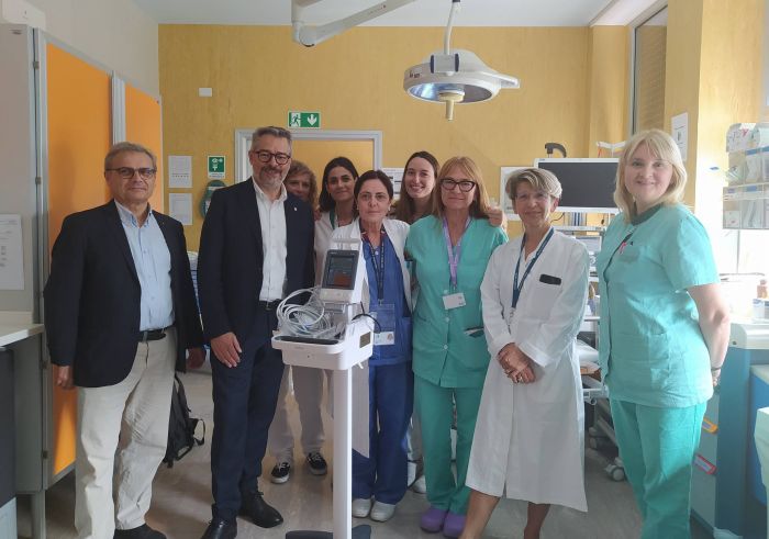 Rotary dona alla Gastroenterologia del Burlo un nuovo monitor per la rilevazione dei parametri vitali