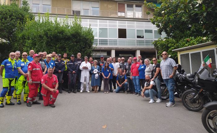 Il rombo delle moto risuona al Burlo, bikers rallegrano la mattina dei piccoli degenti 