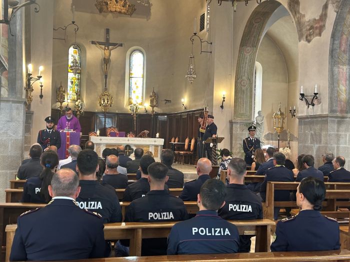 32° Anniversario morte Eddie Cosina, Messa nel Duomo di Muggia con deposizione di un omaggio floreale