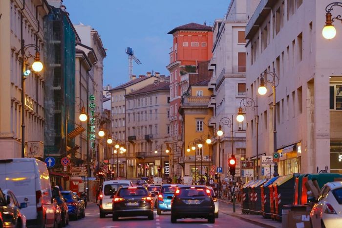 "Non ho ordinato questo" e scatta la violenza: giovane corriere triestino aggredito, 10 giorni di prognosi 