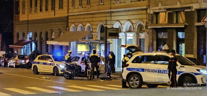Via Giulia, scontro serale auto-scooter: ferito a Cattinara