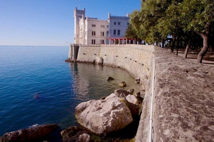 Lieto fine a Miramare, Carabinieri rintracciano un bambino e salvano il Natale della famiglia