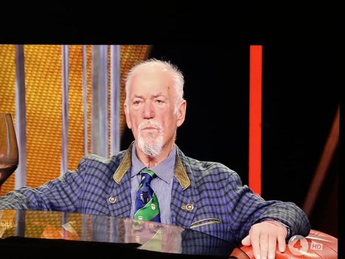 Eleganza senza tempo: l’outfit di Sebastiano Visintin a Quarto Grado