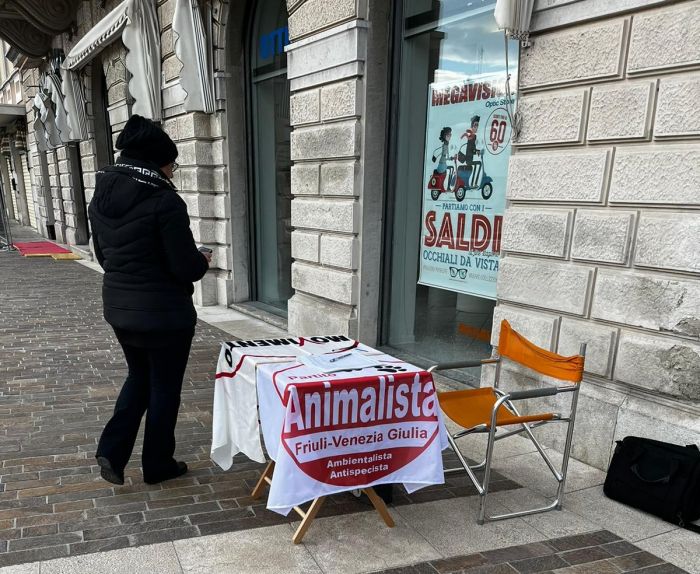 Fvg, ossa come avvertimento: minacce contro un’attivista animalista, “Gesto vigliacco"