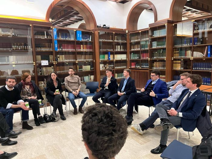 Giovani italiani in partenza per Israele: c’è anche il triestino Daniele! Ieri l’incontro con l’ambasciatore Peled