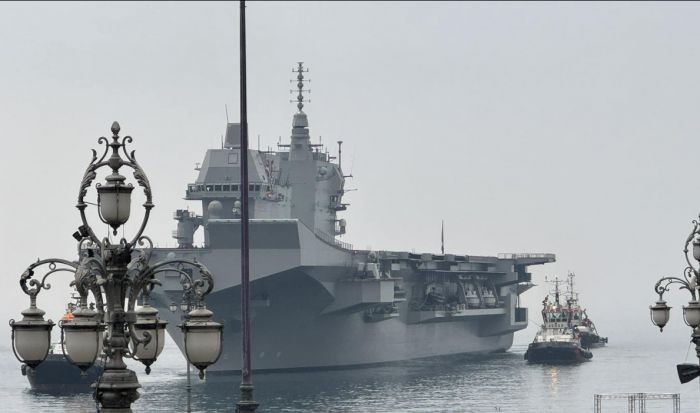 Un triestino vuole la portaerei Trieste fissa sulle Rive per la sicurezza