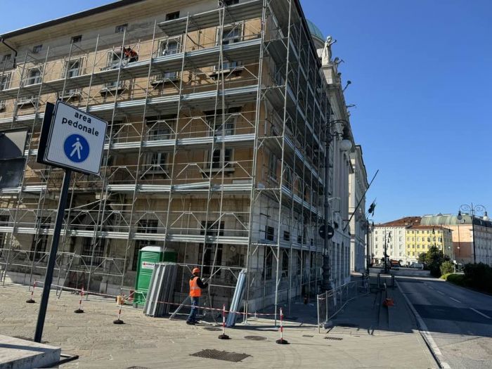 Lavori in corso a Palazzo Carciotti: il sindaco ringrazia le Assicurazioni Generali