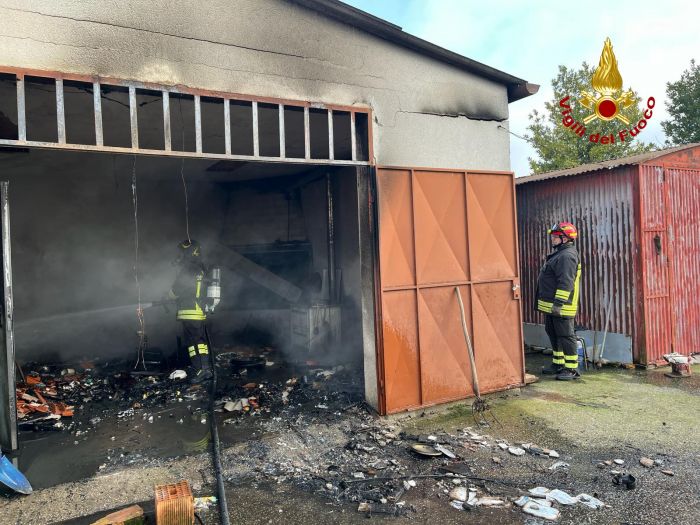 Veneto, incendio di un garage adiacente ad un’abitazione:  nonnina centenaria all'ospedale