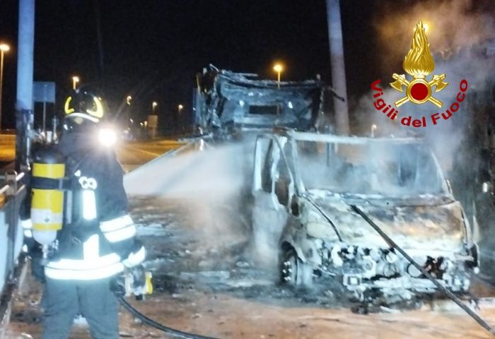 Veneto, camper in fiamme: fortunatamente illesa la famiglia a bordo