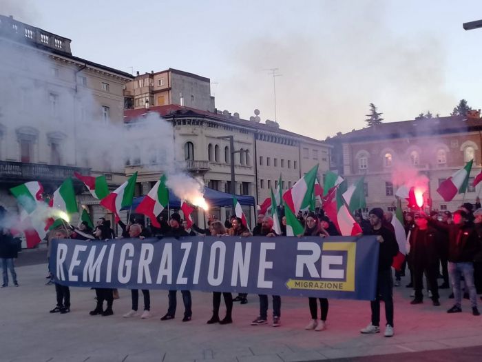 Immigrazione irregolare, Remigrazione: “Chi è fuori dalla legge non può restare” (VIDEO)