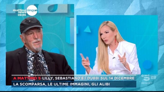 Quando non sai se andare in TV o in campeggio: il cappellino di Seba fa tendenza a Mattino 5