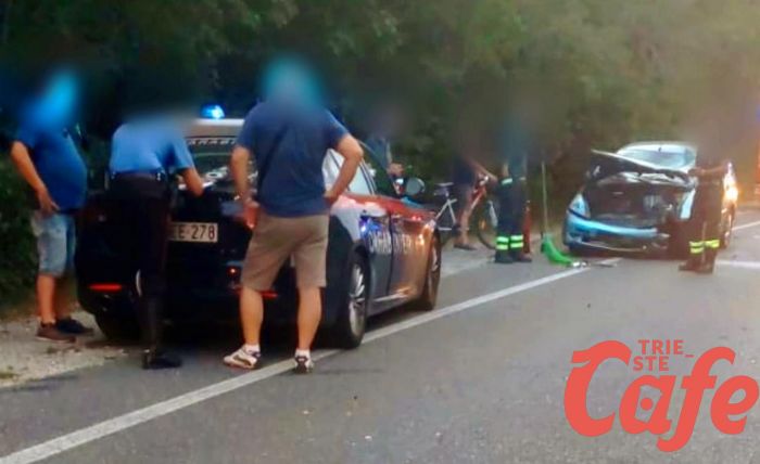 Scontro a Sistiana tra moto e auto, feriti un venticinquenne e una coppia di triestini